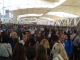 folla visitatori decumano - Expo Milano - Zoom immagine