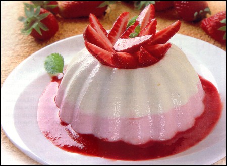 Ricette Dessert Budini - Semifreddo allo yogurt e fragole
