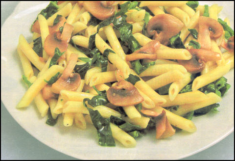 Ricette Primi Pasta - Penne con funghi e spinaci