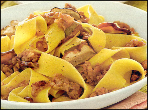 Ricette Primi Pasta - Pappardelle porcini e salsiccia