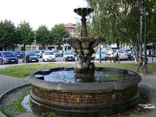 fontana piazza mercato